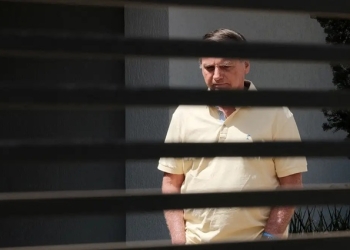 Defesa pede autorização para Bolsonaro deixar prisão e fazer cirurgia