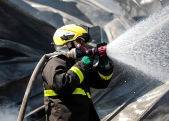 Incêndio de grandes proporções é registrado em algodoeira e Corpo de Bombeiros é acionado