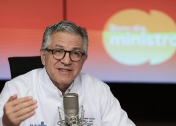 “Estamos vencendo essa batalha”, diz Padilha sobre vacinação