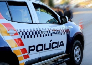 Suspeito de agredir namorada com golpes de capacete é preso em flagrante pela PM
