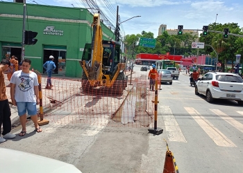 Rua 13 de Junho no centro de Cuiabá será interditada imediatamente devido a rompimento de adutora