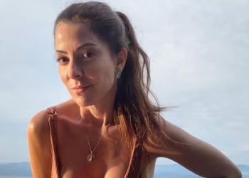 Ana Paula Padrão faz pausa na rotina e recorre ao mar para aliviar a ansiedade