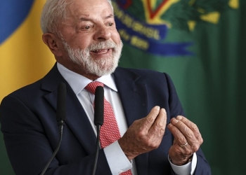 Lula: democracia é obra em construção e deve ser zelada e defendida