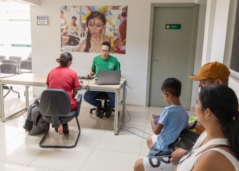 Prefeitura de Cuiabá dá suporte presencial aos pais em processo de matrículas de novos alunos