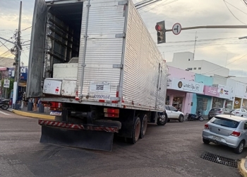 Semob reforça proibição da circulação de caminhões em vias do centro da cidade