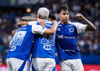 Cruzeiro goleia Uberlândia por 5 a 0 e assume a liderança do Grupo B no Mineirão