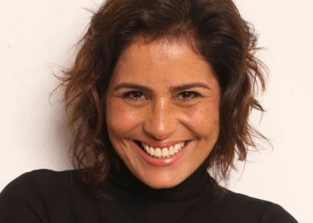 Valéria Alencar celebra os 60 anos com ensaio e discurso de empoderamento