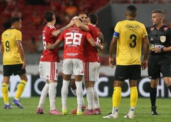 Internacional goleia o Ypiranga e garante vaga na final do Gaúchão