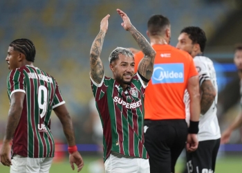 Fluminense vence o Botafogo no Maracanã e entra no G-4