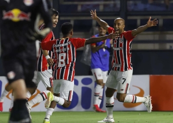 São Paulo despacha Bragantino e avança às semifinais do Paulistão 