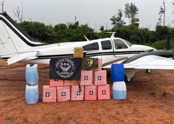 Aeronave carregada com meia tonelada de drogas é apreendida em pista clandestina