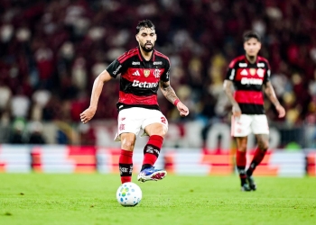 Flamengo e Internacional empatam em reestreia de Paquetá