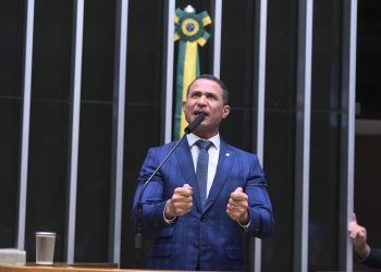 Assis aponta que desfile usou dinheiro público para promover Lula e praticar intolerância religiosa