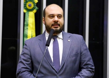 Ex-deputado federal Dr. Leonardo assina ficha no PL em ato com Valdemar Costa Neto, em Brasília