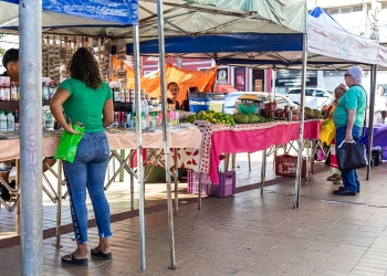 Feira da Agricultura Familiar Produtiva e Solidária ocorre semanalmente na Praça Alencastro