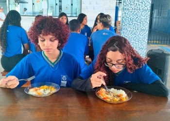 Estudantes aprovam reforço diário de frutas e alimentação saudável na Rede Estadual