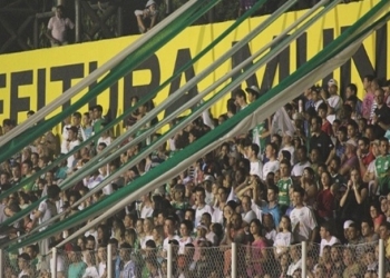 LEC aposta em ingresso a R$ 10 e sorteio de prêmios para buscar final após uma década