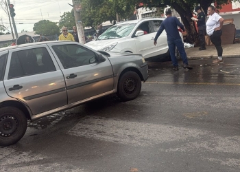 Motorista se distrai ao observar morte em via e provoca acidente no CPA 4