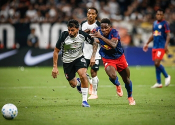 Corinthians vence Red Bull Bragantino e conquista primeira vitória no Brasileirão