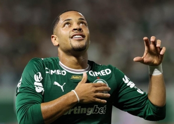 Palmeiras goleia e garante vaga na semifinal do Paulistão 