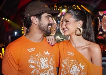 Caio Castro reforça laços com a Bahia durante passagem pelo Carnaval