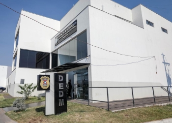 Jovem é preso após atear fogo na residência da própria mãe e fazer ameaças de morte
