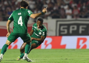 Palmeiras vence o São Paulo no MorumBIS e assume liderança isolada do Brasileirão
