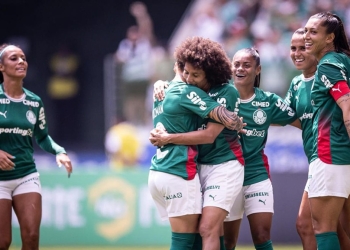 Palmeiras goleia Vitória por 6 a 0 e mantém liderança impecável no Brasileirão Feminino