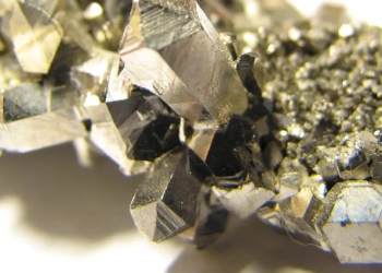 Brasil busca parceria com Europa para exploração de minerais críticos