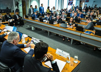 CPMI do INSS é encerrada sem relatório após impasse e troca de acusações