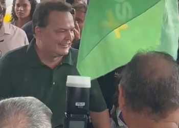 Podemos reúne multidão
