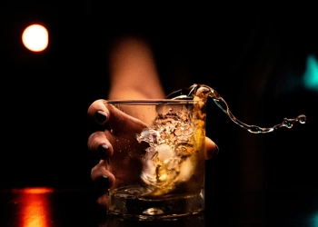 Homem é preso flagrante após oferecer vodka a menina de 12 anos