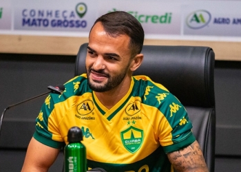Eric Melo é apresentado e projeta estreia contra o Sport: “Estar muito atentos para fazer um grande jogo”