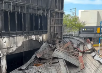 Vídeo: Dono do Ditado Popular mostra destruição após incêndio e promete: “Vamos voltar mais fortes”