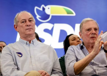 Aécio convida Ciro Gomes para ser candidato do PSDB à Presidência