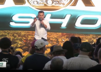 Mauro Mendes promete 70% dos votos de MT para Flávio Bolsonaro: “Tempo do PT acabou”