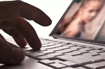 Professor de música e ex-companheira são presos por exploração sexual infantil