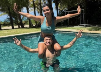 João Gomes e Ary Mirelle curtem dia em piscina de nova mansão: ‘Nosso cantinho’