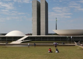 Alcolumbre fatia votação do PL da Dosimetria; governo denuncia manobra