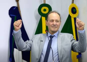 Novo prefeito assume comando e prega estabilidade administrativa após cassação
