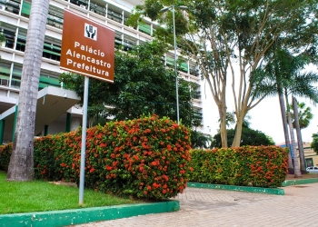 Veja o que abre e o que fecha na saúde neste feriado de 8 de abril, na Capital