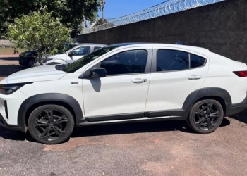Quadrilha suspeita de sequestrar e roubar carro de idosa é identificada e detida pela Policia Militar
