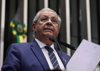 PL de Jayme obriga oferta gratuita de álcool gel em espaços públicos, privados e transportes