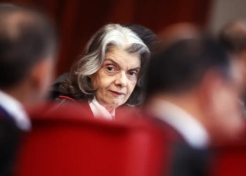 Cármen Lúcia antecipa eleição para sucessão no TSE