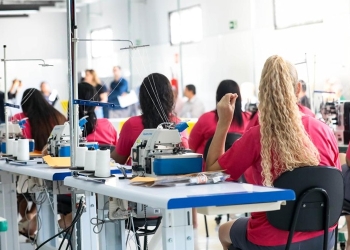 Penitenciária feminina inaugura fábrica e oficina-escola de costura para reeducandas