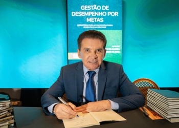 Em lançamento de livro, Sérgio Ricardo destaca metas e foco no ser humano para reduzir desigualdades