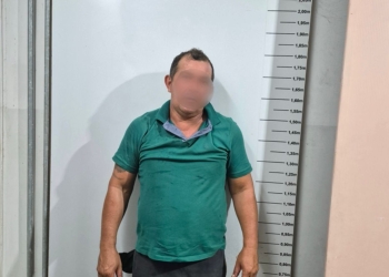 Tornozelado é preso após tentar enforcar companheira na frente do filho e fazer ameaças