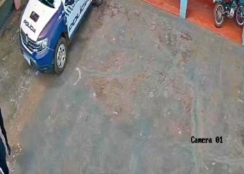 Polícia salva vida de criança de sete anos engasgada com moeda