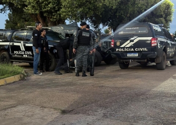Operação cumpre mandados contra facção que mantinha 32 bocas de fumo com gestão de dentro de presídio