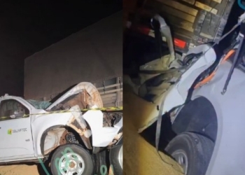 Motorista de caminhonete morre após bater na traseira de carreta; veja vídeo
